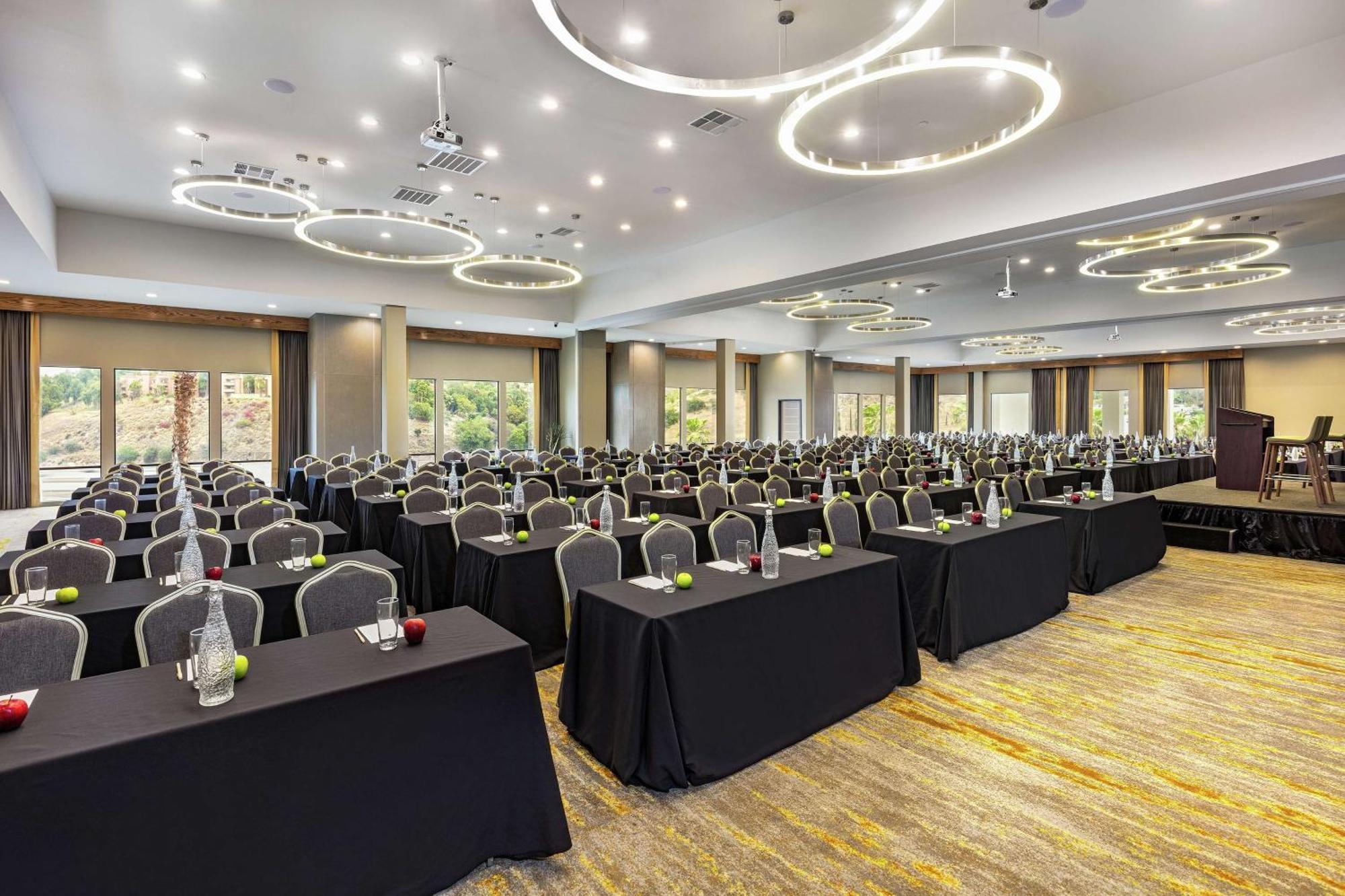 Hotel Doubletree By Hilton Pomona Zewnętrze zdjęcie